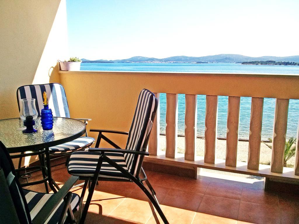 Beach Apartment Sveti Filip i Jakov Exteriör bild